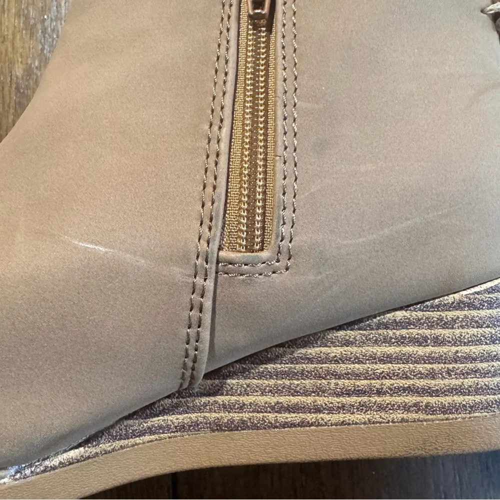Toms Kelsy Wedge Booties Youth Girls Size 2.5‎ Toffee Synthetic Nubuck